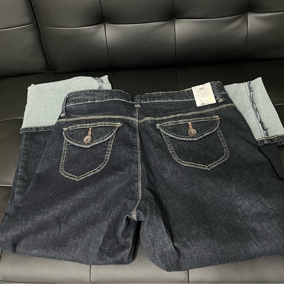 Women’s Lee Blue Relaxed Jeans with Wide Rolled Cuffs - Picture 5 of 10